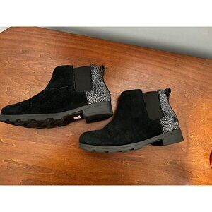 Sorel  Black Chelsea sparkle  dot Suede bootie size 3